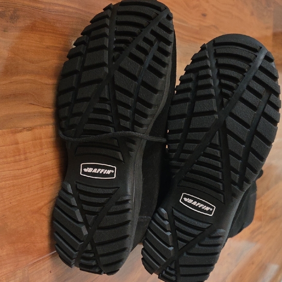 Baffin Waterproof Black Suede Lace-Up Women's Boots - Picture 4 of 10